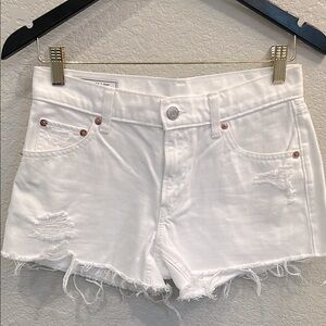 GAP 4 Inch Low Rise Stride Shorts